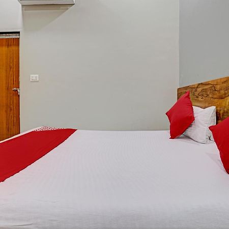 Oyo Flagship Hotel 9 Surat Exterior photo