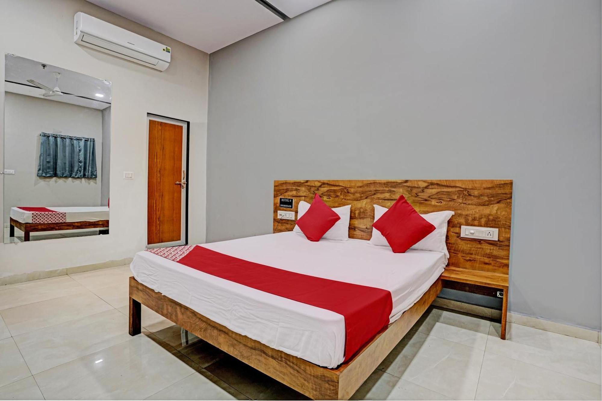 Oyo Flagship Hotel 9 Surat Exterior photo