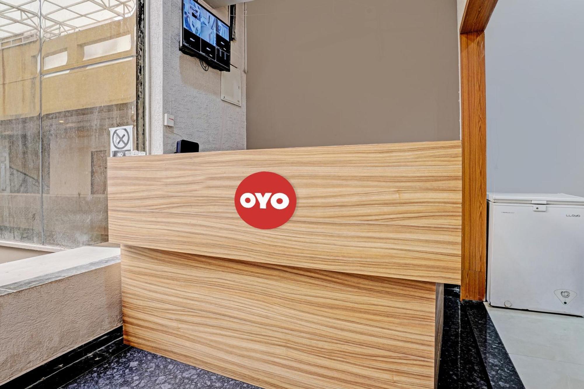 Oyo Flagship Hotel 9 Surat Exterior photo