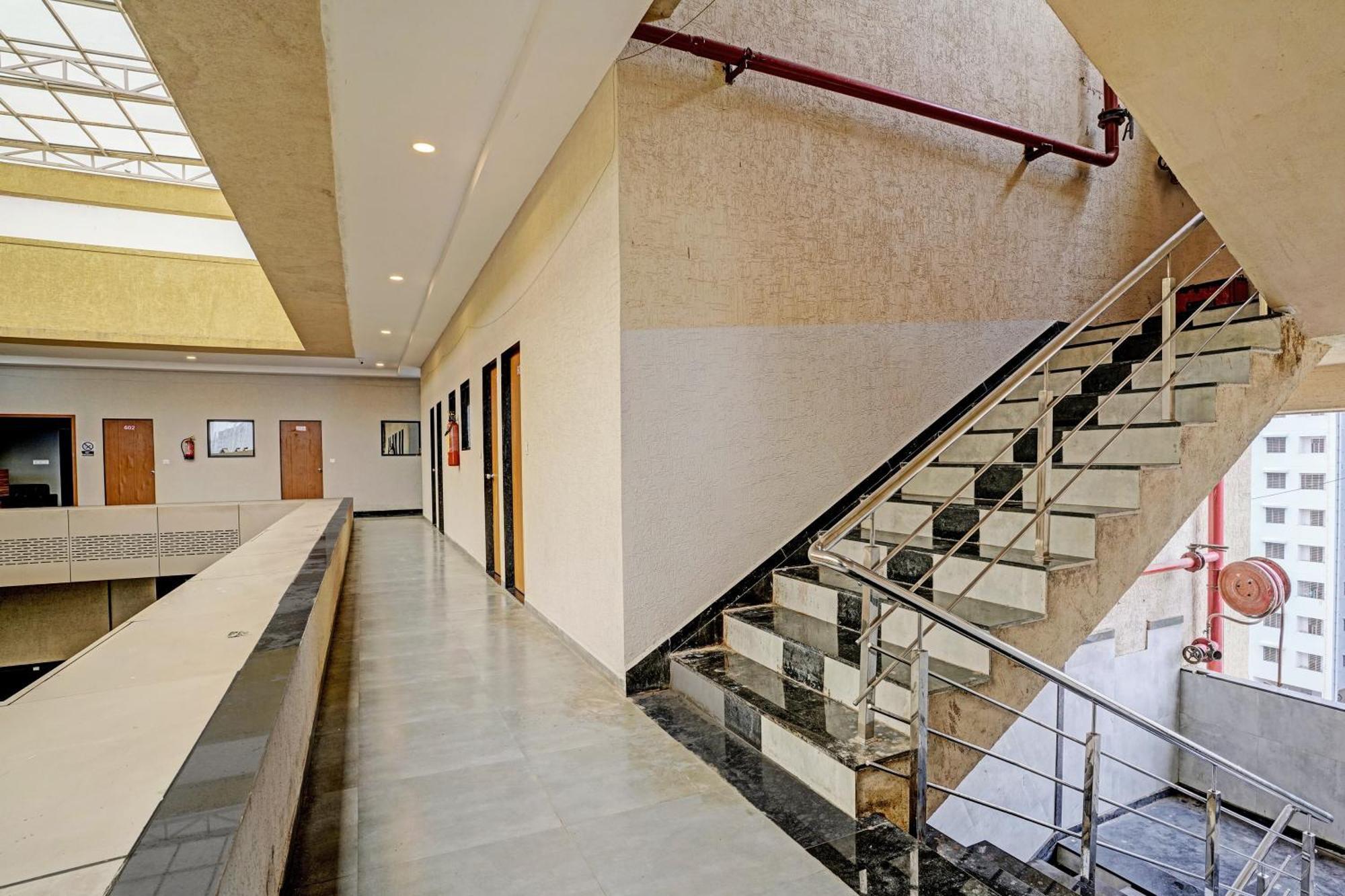 Oyo Flagship Hotel 9 Surat Exterior photo